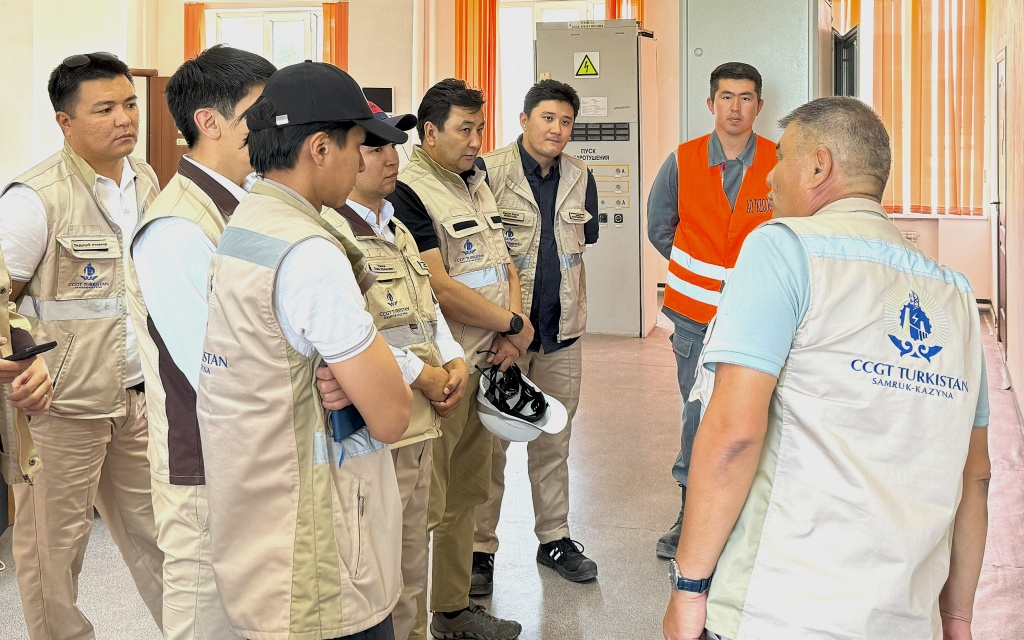 ЭКСКУРСИЯ НА ПС КЕГОК ПГУ ТУРКЕСТАН ВЛ 5000.jpg