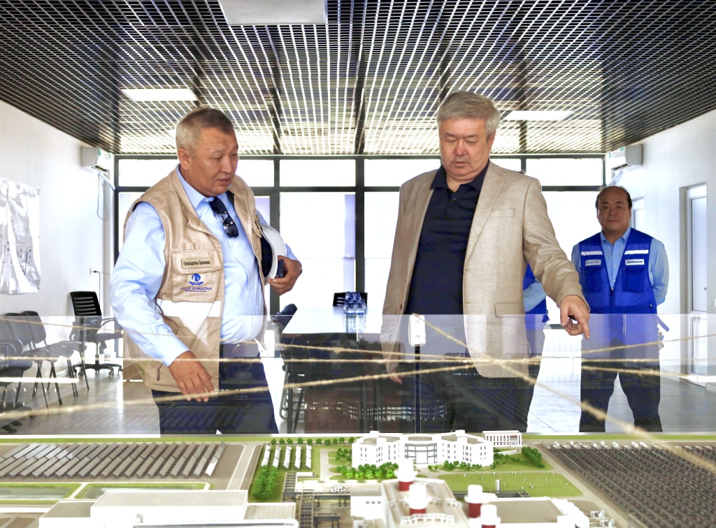 Вице-министр Энергетики РК посетил ПГУ Туркестан.JPG