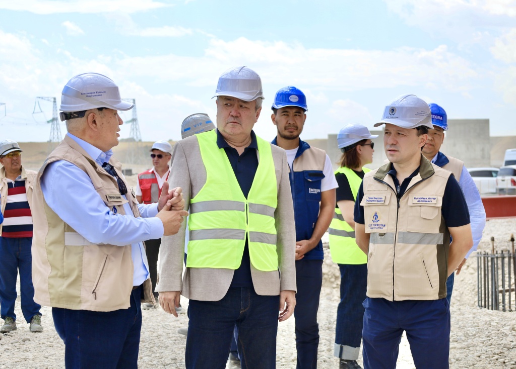 Вице-министр энергетики ознакоился со стороительством электростанции ПГУ Туркестан.JPG