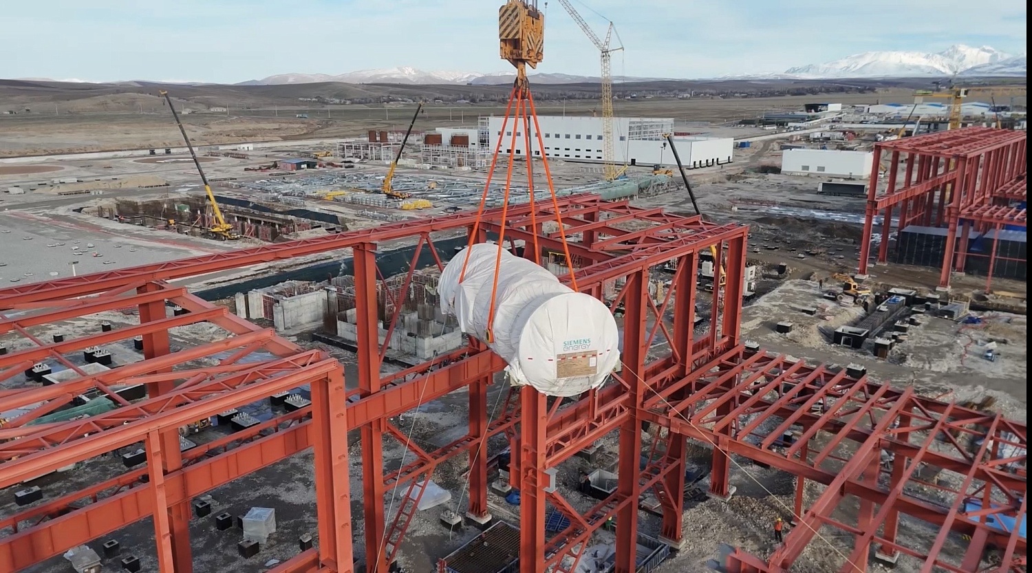 На ПГУ Туркестан завершен монтаж третьей газовой турбины