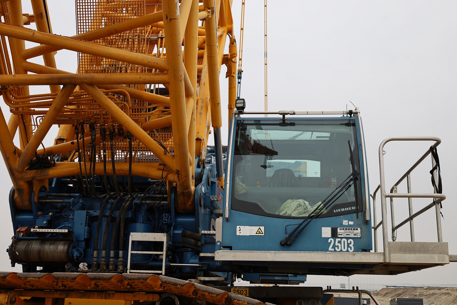 На площадку ТОО «ПГУ Туркестан» доставлен большегрузный кран 